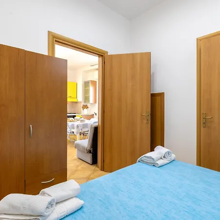 Finestra Sul Mare Con Parcheggio Privato E A-c Lägenhet *