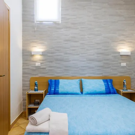 Finestra Sul Mare Con Parcheggio Privato E A-c Lägenhet *