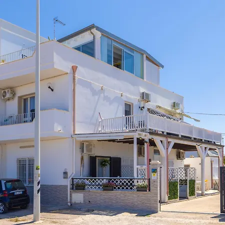 Finestra Sul Mare Con Parcheggio Privato E A-c Lägenhet Rivabella